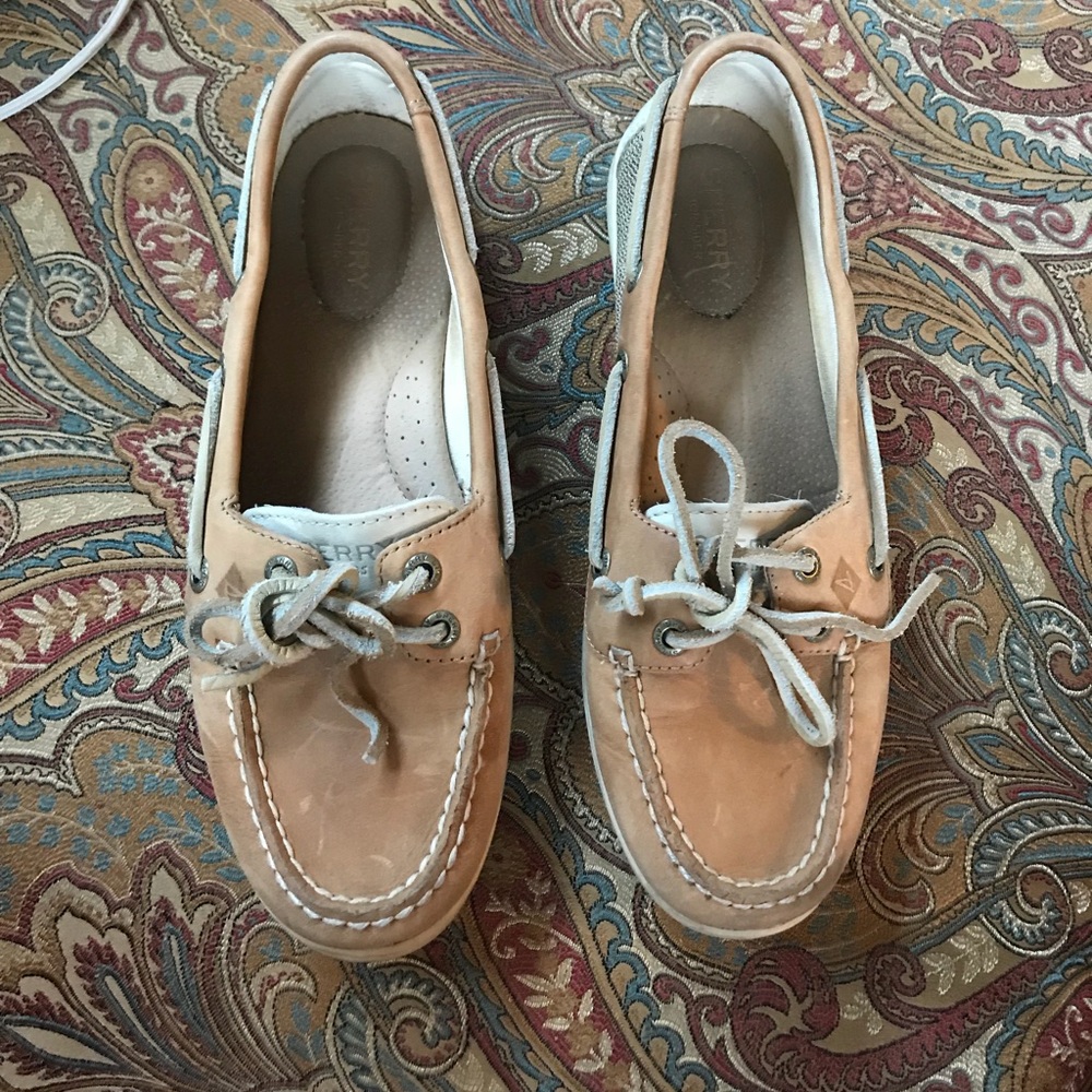 Women’s Sperry boat shoe